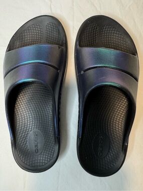 OOFOS OOahh Luxe sandals in the iridescent "Midnight Spectre Woman’s 10 EUR 41